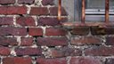 photo de mur de briques avec fenetre